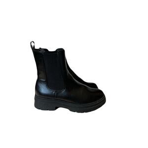 Women’s Black Boots Size 8 Good For Rain & Snow